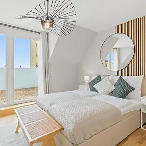 https://luxurious-balcony-apartment-3-min-to-metro.vienna-besthotels.com